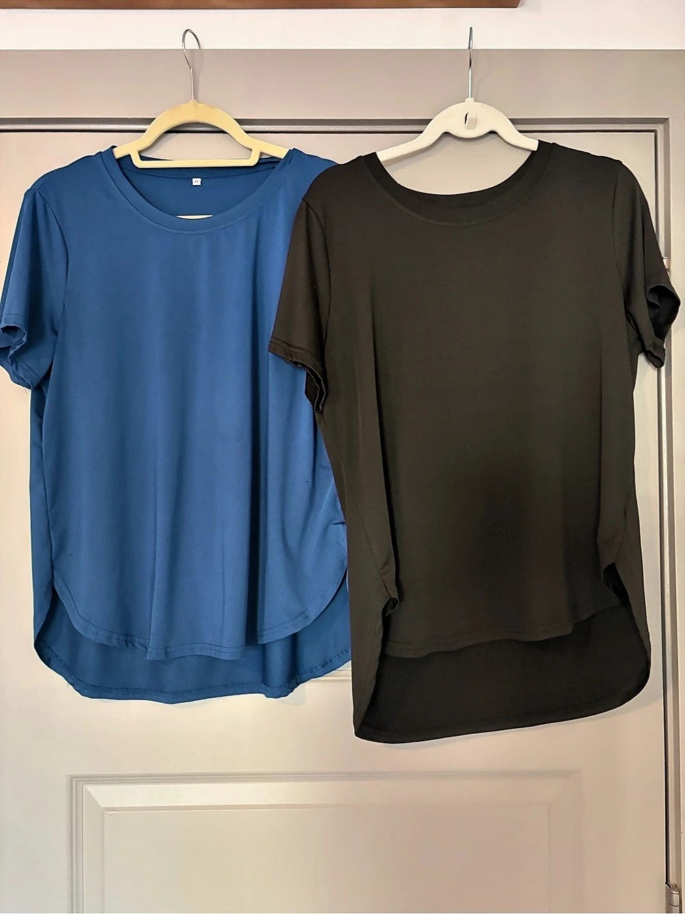 Short Sleeve Workout Tops in Blue & Black
